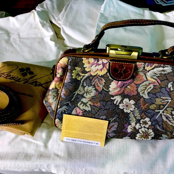 Patricia Nash Tapestry & leather handbag - Picture 2 of 15
